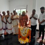 ಮಂಗಳೂರು: ಡಿವೈಡರ್ ಹಾರಿ ಪ್ರಪಾತಕ್ಕೆ ಉರುಳುತ್ತಿದ್ದ ಕಾರು ಸ್ವಲ್ಪದಲ್ಲೇ ಪಾರು: ಅದೃಷ್ಟವಶಾತ್ ಮೂವರು ಬಚಾವ್