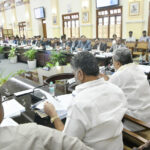 ಮಜೂರಿನಲ್ಲಿ ಜೀವಂತ ನಾಗರ ಹಾವಿಗೆ ಜಲಾಭಿಷೇಕ, ಆರತಿ