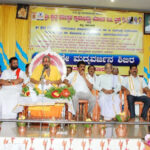  ಬಟ್ಟೆ ತೊಳೆಯುವ ಸಾಬೂನಿನ ನೊರೆ ಬಾಯಿಗೆ ಹಾಕಿ ಮೂರ್ಚೆ ಹೋದಂತೆ ನಟಿಸಿದ ಚೈತ್ರಾ – ಸಿಸಿಬಿ ಪೋಲಿಸರ ಮುಂದೆ ನಾಟಕ