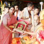 ಉಡುಪಿ ಪರ್ಯಾಯ: ಪುತ್ತಿಗೆ ಶ್ರೀಗಳಿಗೆ ಕೃಷ್ಣ ಪೂಜೆಯ ಅಧಿಕಾರ ಹಸ್ತಾಂತರಿಸಿದ ಅದಮಾರು ಶ್ರೀಗಳು (Udupi Paryaya: Adamru shree handed over the power of Krishna Puja’s to Puttige Shree)