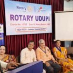 ರೈಲೇರುವಾಗ ಬಿದ್ದ ಯುವತಿಯನ್ನು ರಕ್ಷಿಸಿದ ಆರ್‌ಪಿಎಫ್‌ ಮಹಿಳಾ ಸಿಬ್ಬಂದಿ : ಸಾರ್ವತ್ರಿಕ ಶ್ಲಾಘನೆ (RPF women personnel who rescued a young women who fell while boarding the train : Universal appreciation)