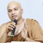 ಮಣಿಪಾಲ : ನಗರಸಭೆ ಪಂಪ್ ಹೌಸ್ ಬಳಿ ಹೊಂಡಕ್ಕೆ ಬಿದ್ದ ಕಾರು- ಪ್ರಯಾಣಿಕರು ಪಾರು (Manipal: Car falls into a ditch near the Municipal Pump House – Passengers escape)