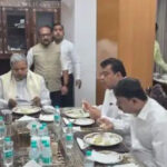 ಸಿಎಂ ಸಿದ್ದರಾಮಯ್ಯನವರ ಪಾದ ಮುಟ್ಟಿ ನಮಸ್ಕರಿಸಿದ ಡಿಕೆಶಿ (DK shi bowed down to CM Siddaramaiah’s feet)