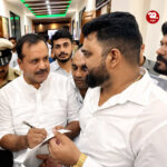 ದಟ್ಟ ಹೊಗೆಯುಗುಳಿದ ಹಳೆ ಲಾರಿ, ಸಾರ್ವಜನಿಕರಿಗೆ ತೊಂದರೆ (Old lorry emitting thick smoke, causing inconvenience to the public)