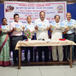 ಸಾಂಪ್ರದಾಯಿಕ ನಾಟಿ ಮುಂದುವರಿಸುತ್ತಿರುವ ಯುವ ರೈತ ಹರೀಶ್ ಪೂಜಾರಿ, ಕಿಶೋರ್ ಪೂಜಾರಿ (Young farmers Harish Poojary and Kishore Poojary continue traditional planting)