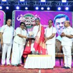 ಉಚ್ಚಿಲ ದಸರಾ : ಸಾರ್ವಜನಿಕರ ಗಮನ ಸೆಳೆದ ದೇಗುಲದ ರಥ ಬೀದಿ ಸುತ್ತ ನಡೆದ ದಾಂಡಿಯಾ ರಾಸ್‌ ನೃತ್ಯ (Uchila Dasara: Dandiya Raas dance performed around the chariot street draws public attention.)