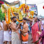 ಮೂಳೂರು : ಚಲಿಸುತ್ತಿದ್ದ ಬಸ್ಸಿನ ಚಾಲಕ ಅಸ್ವಸ್ಥ,  ರಾ. ಹೆ. ಬಳಿ ಮರಕ್ಕೆ  ಢಿಕ್ಕಿ ಹೊಡೆದು ನಿಂತ ಬಸ್ಸು (Mooluru: Bus driver falls ill while driving; bus crashes into a tree near the national highway.)  
